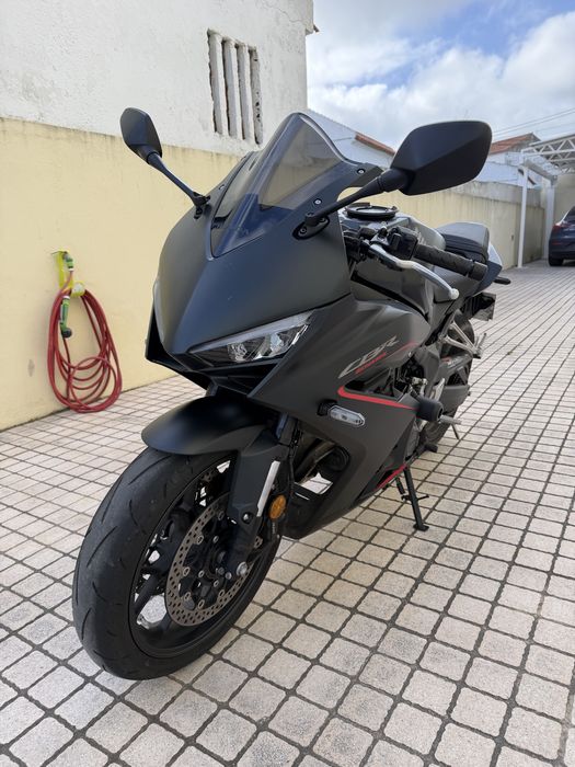 Honda CBR650R e-clutch 2024 (Garantia)