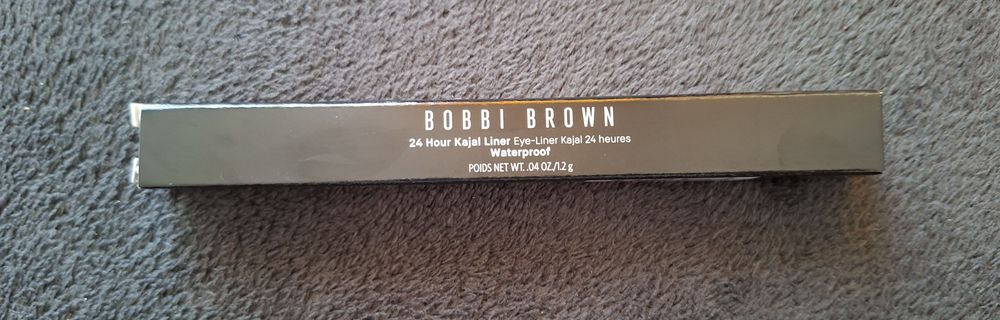Wodoodporna kredka Bobbi Brown 24 Hour Kajal Liner w kolorze czarnym