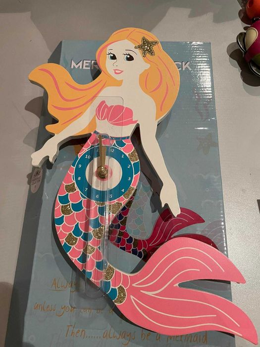 Zegar ścienny do pokoju dziecka - syrenka a la Arielka
