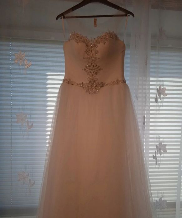 Piękna suknia ślubna