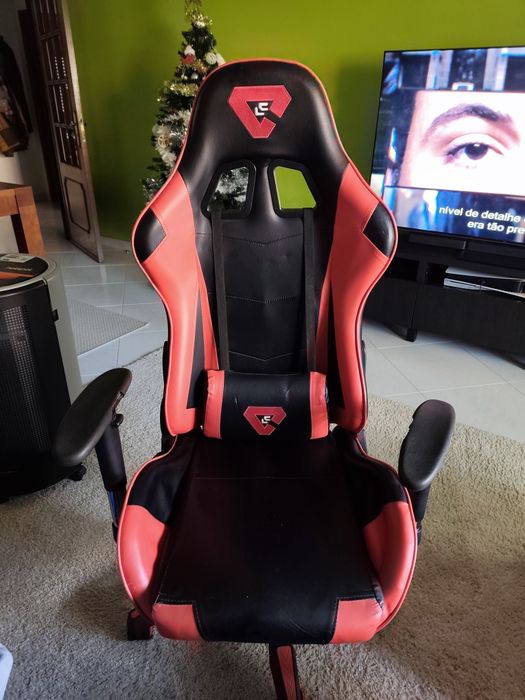 Cadeira Gaming em bom estado geral