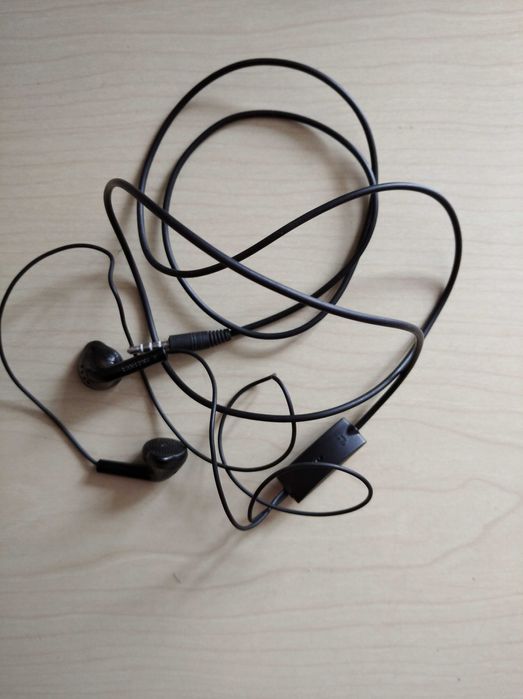 Auriculares com fio Samsung