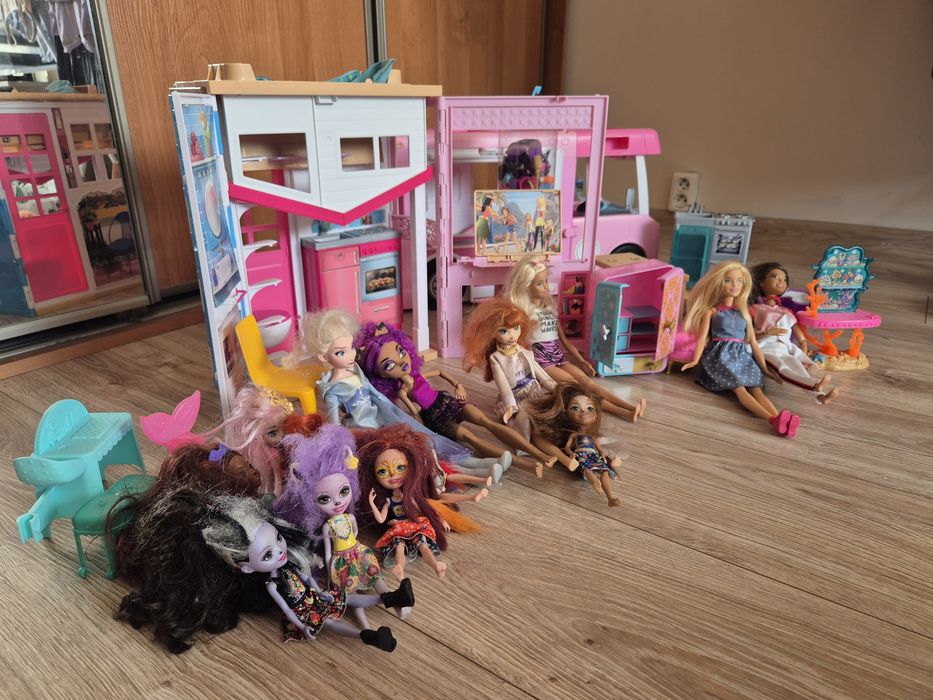 Zestaw kamper Barbie, domek, lalki Barbie, lalki enchantimals oraz  akcesoria
