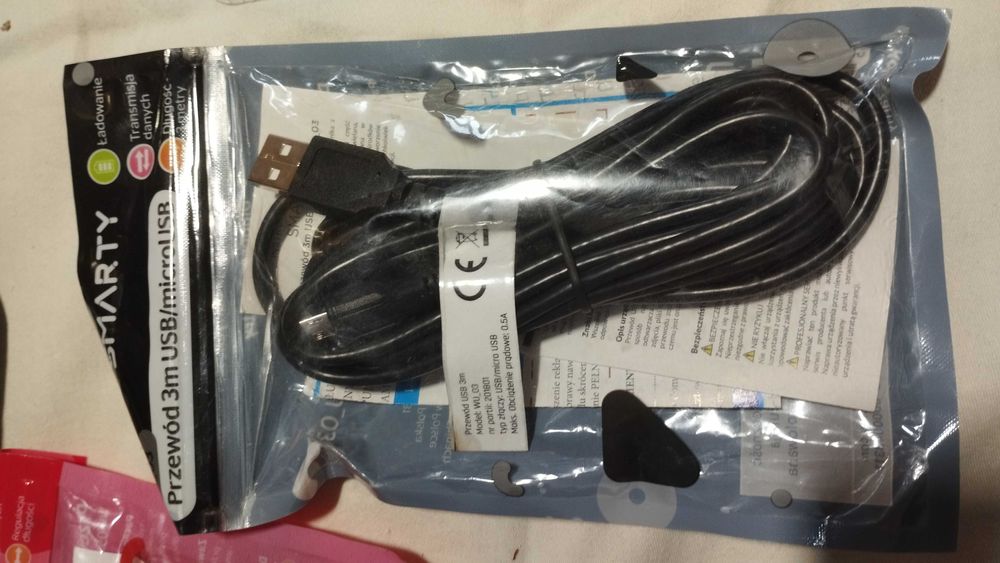 Zestaw kabli microUSB, adapter DVi/HDMI, seciowy (skrętka),mini statyw