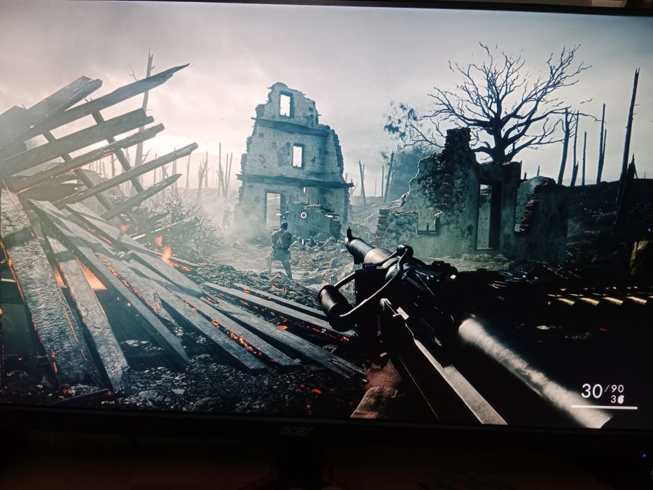 Komputer z monitorem