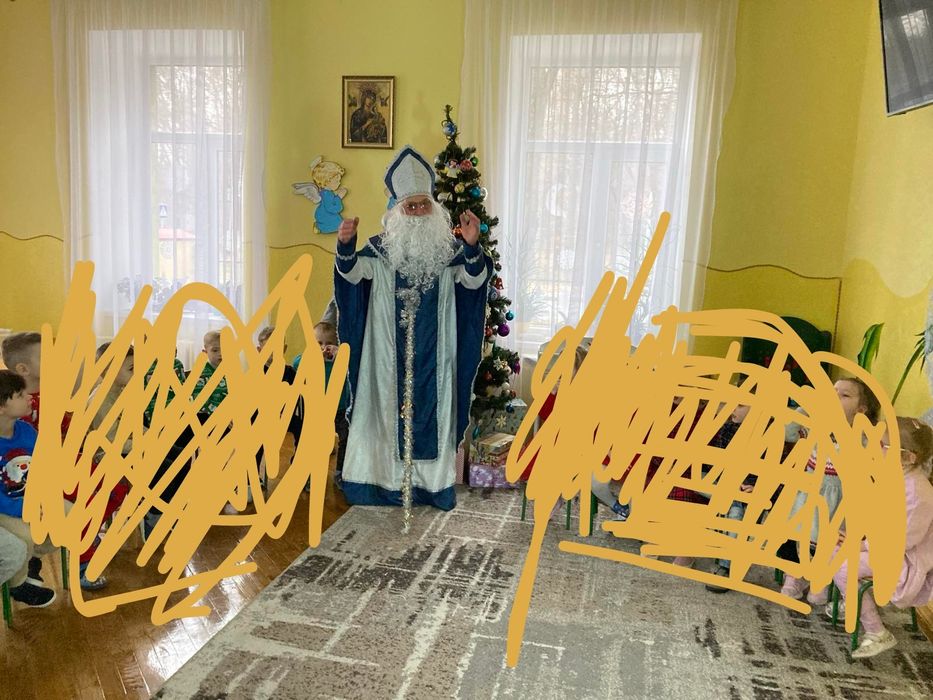 Костюм святого Миколая чудотворця