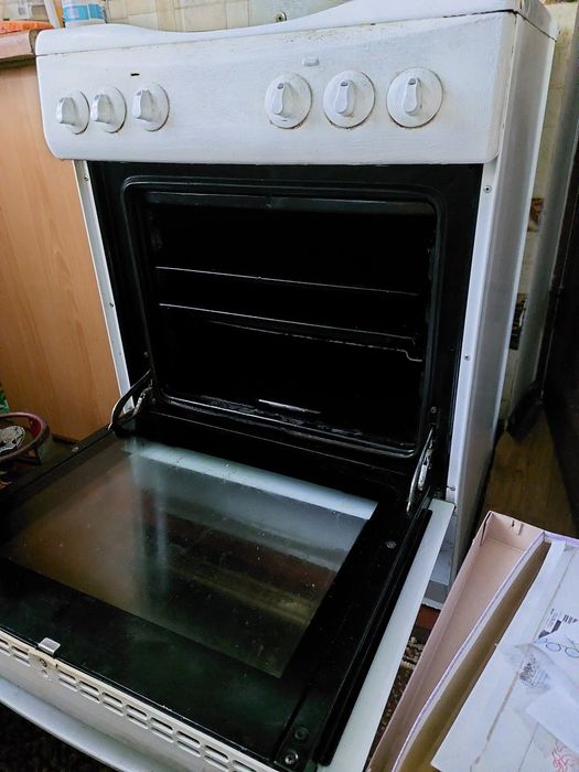 Електрична плита з духовкою Hansa