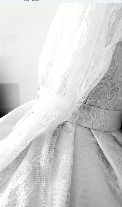 Vestido exclusivo todo em renda e seda branco pérola novo