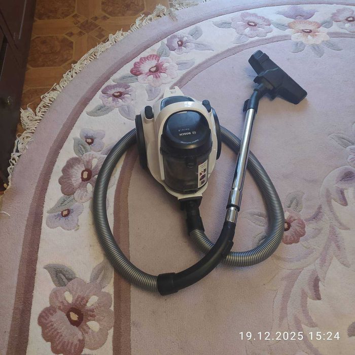 пилосос Бош 700 ват