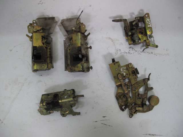 Замки, ручки та механізми Фольтсваген Volkswagen T4