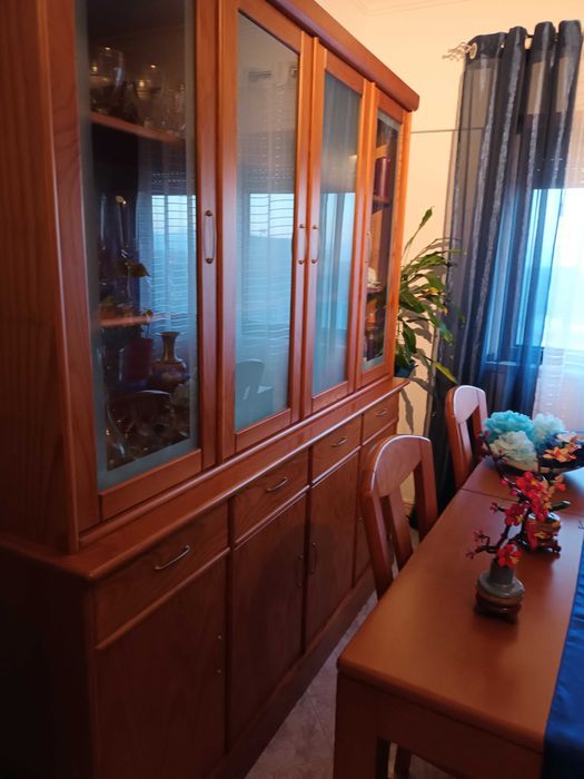 Mobília de sala em pinho mel em bom  estado