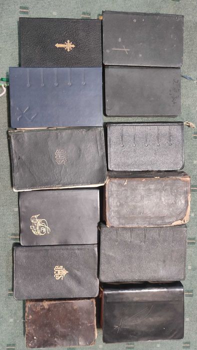 Lote 20 Livros religiosos antigos e Missais diversos