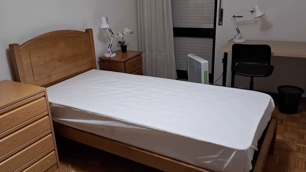 Quartos individuais em apartamento renovado | Zona calma e bem servida