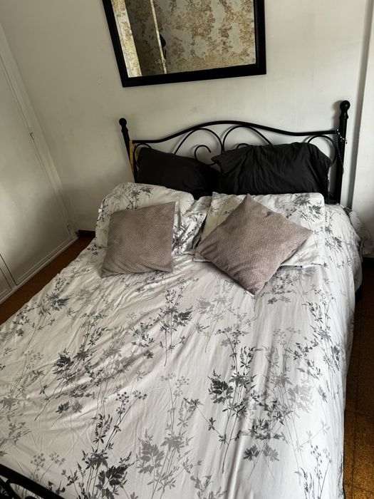 Cama de casal de ferro