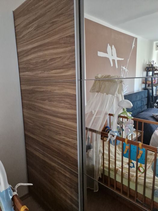 Szafa z przesównymi drzwiami