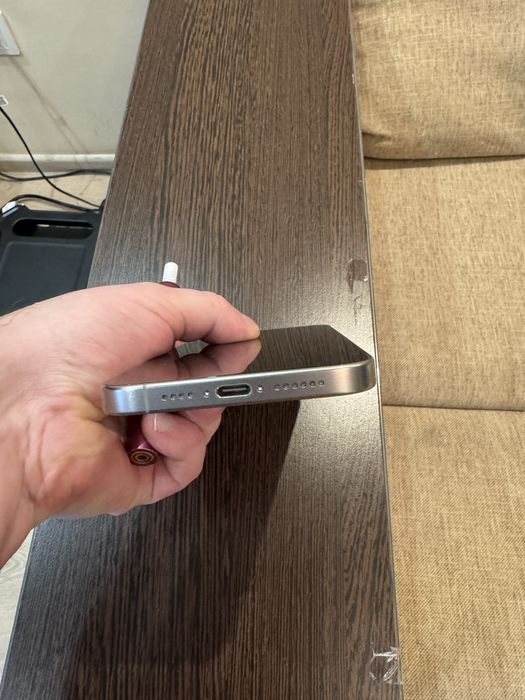 Продам iphone 15 pro max 256 natural titanium (99 аккум)