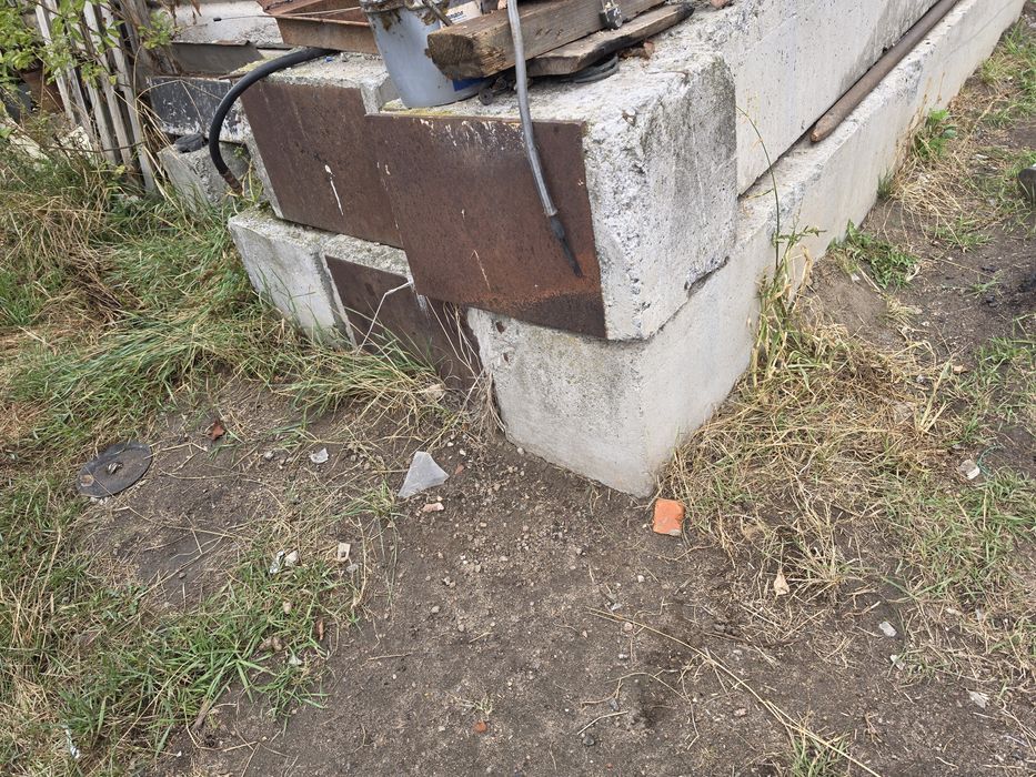 Продам бетоні стовпи