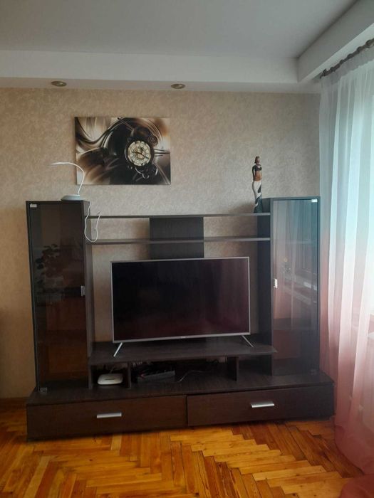Продам двухкомнатную квартиру в центре с ремонтом