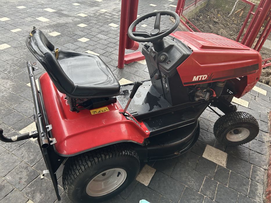 Трактор газонокосарка MTD
