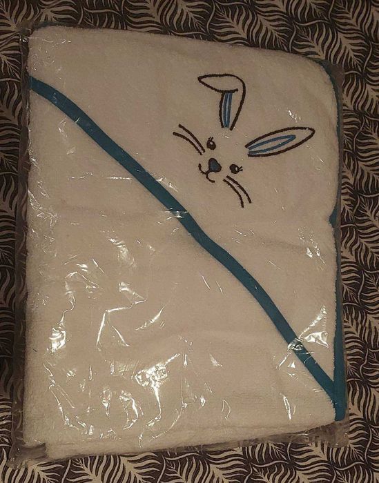 Рушник кутовий Ля Рош Посей La Roche Posay Lipikar 100х100 см зайчик