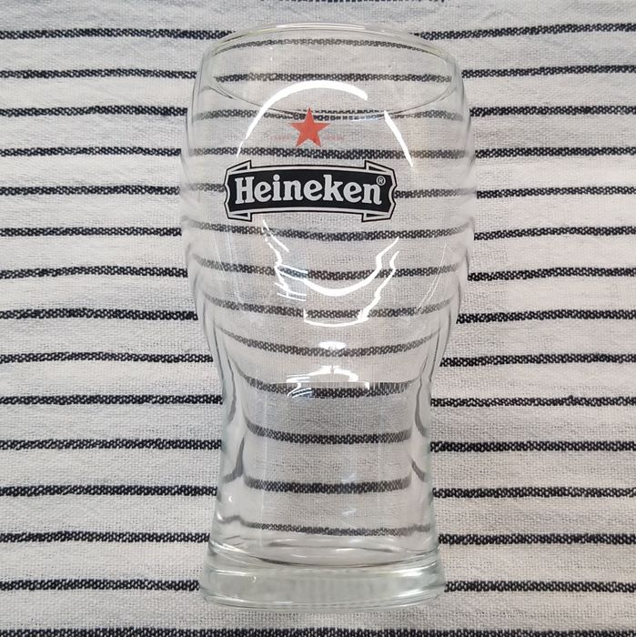 3 Copos Heineken.