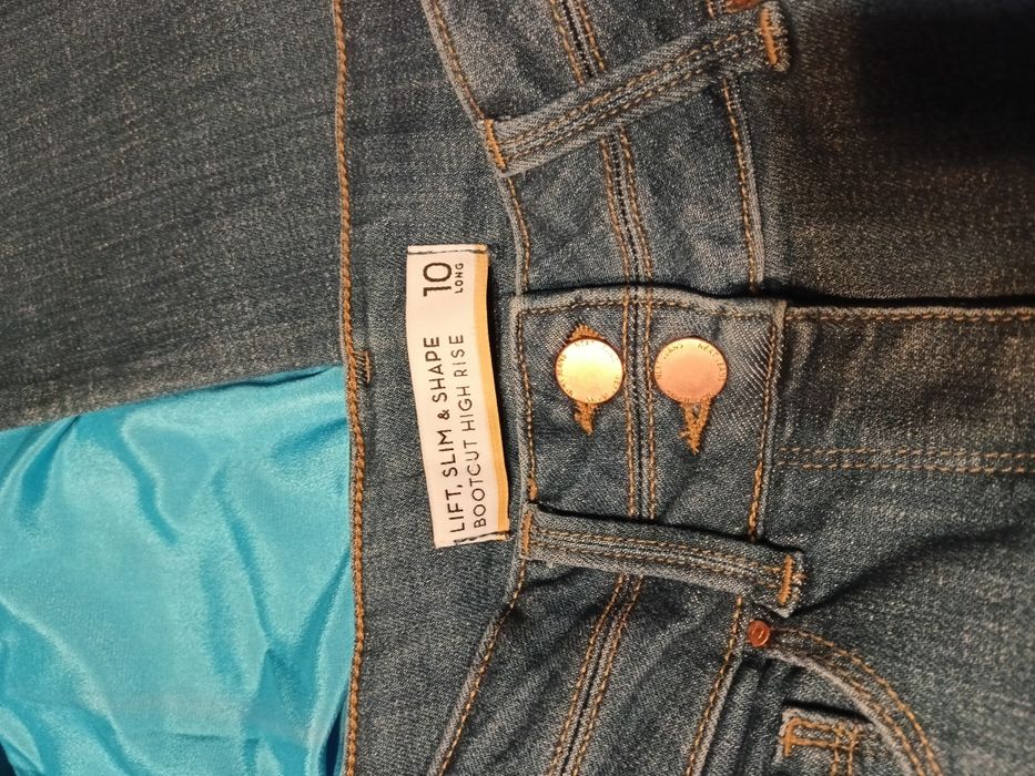 Spodnie dzwony dżinsowe, bootcut high rise. Rozmiar M. Push up.