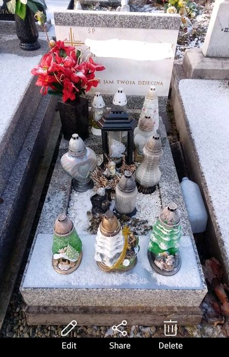 Granitowy nagrobek dziecięcy (115cm x 68cm) lub pomnik na urnę