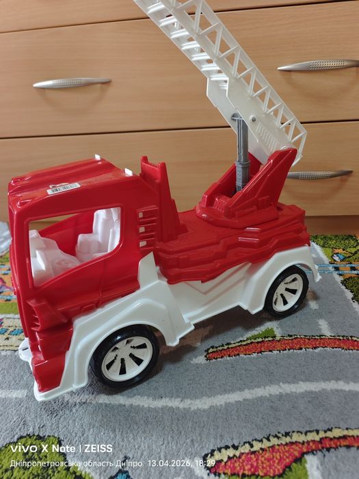 Пожежна машина велика