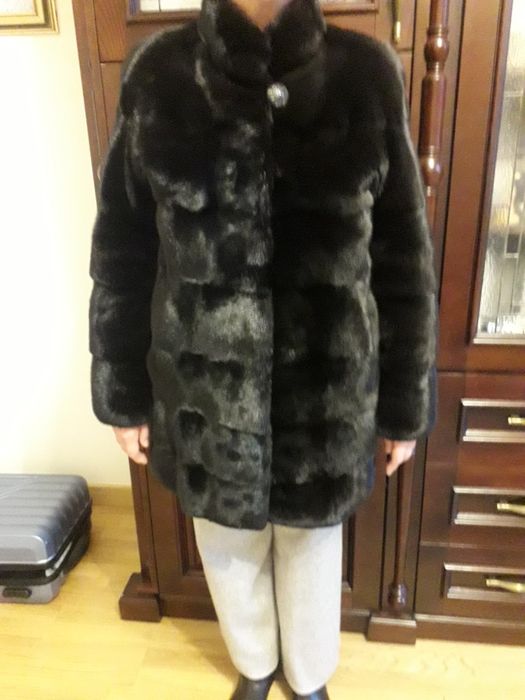 Полушубок з хутра норка чорного кольору