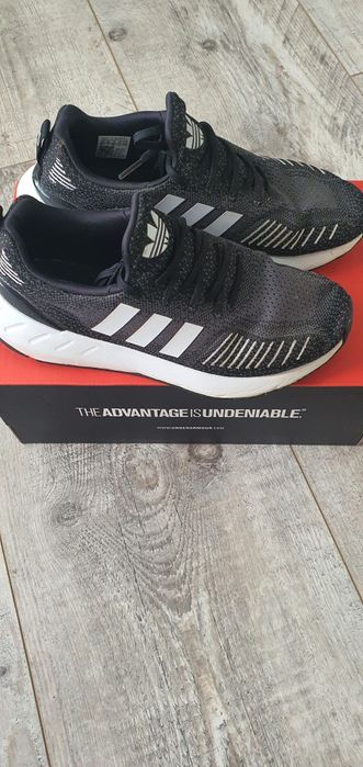 Buty adidas unisex r. 40  wkładka 25 cm