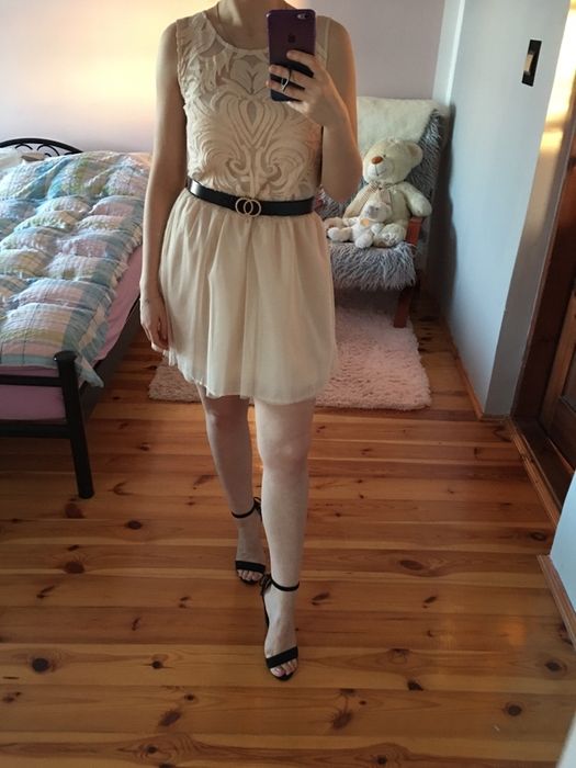 Koronkowa sukienka z paskiem, tiul Reserved