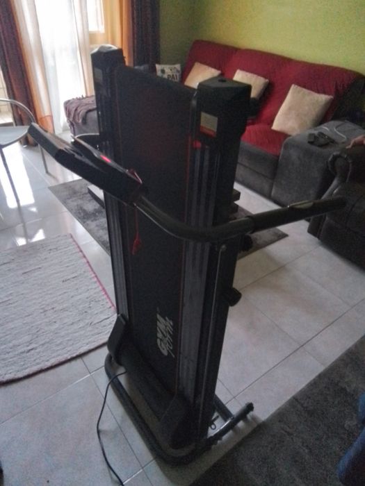 Treadmill with warranty, used only for 4 months64751967582466124