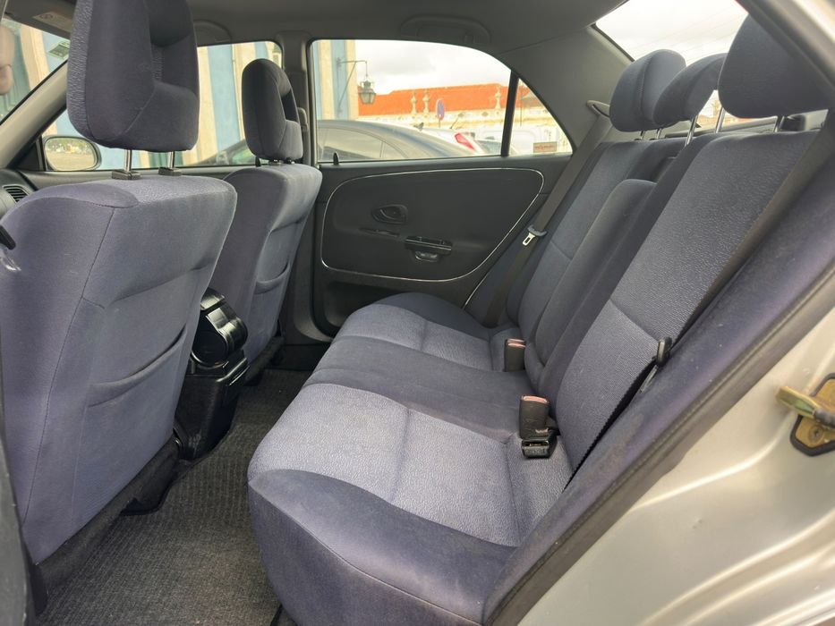 Mitsubishi Carisma — fotografia 9