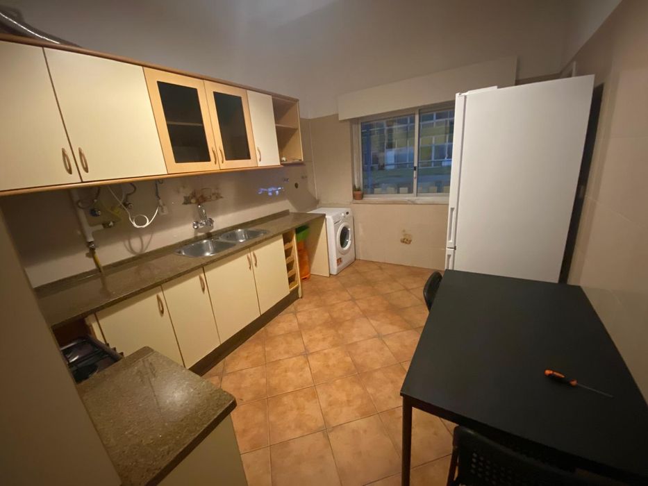Alugo quarto grande de casal junto à estação da CP de Agualva, Cacem