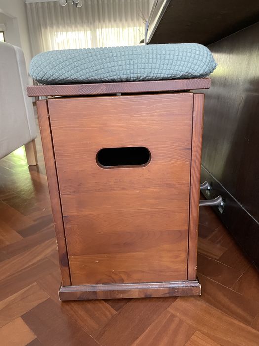 Banco de piano com arrumação usado