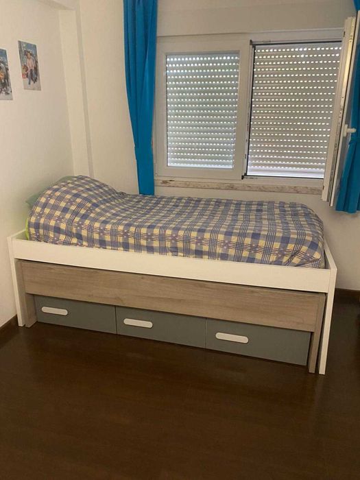 Cama de 2.00 x 0.90 m (com cama extra de gaveta)