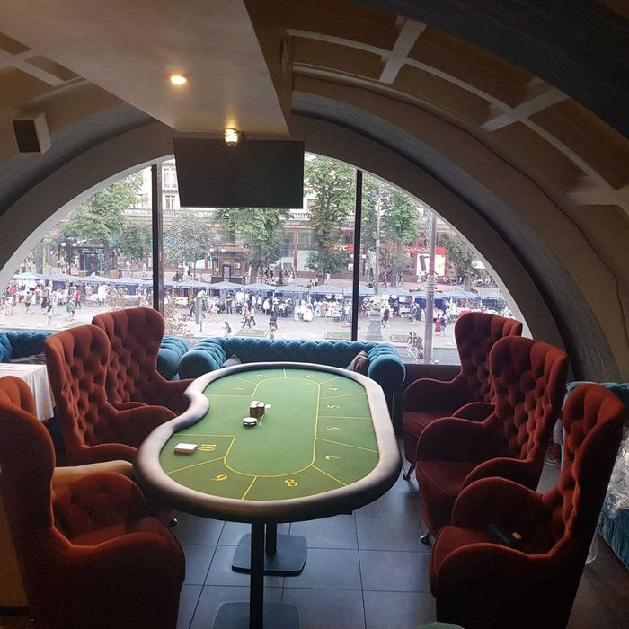 Покер проведення гри на івентах, дилер, круп'є, навчання