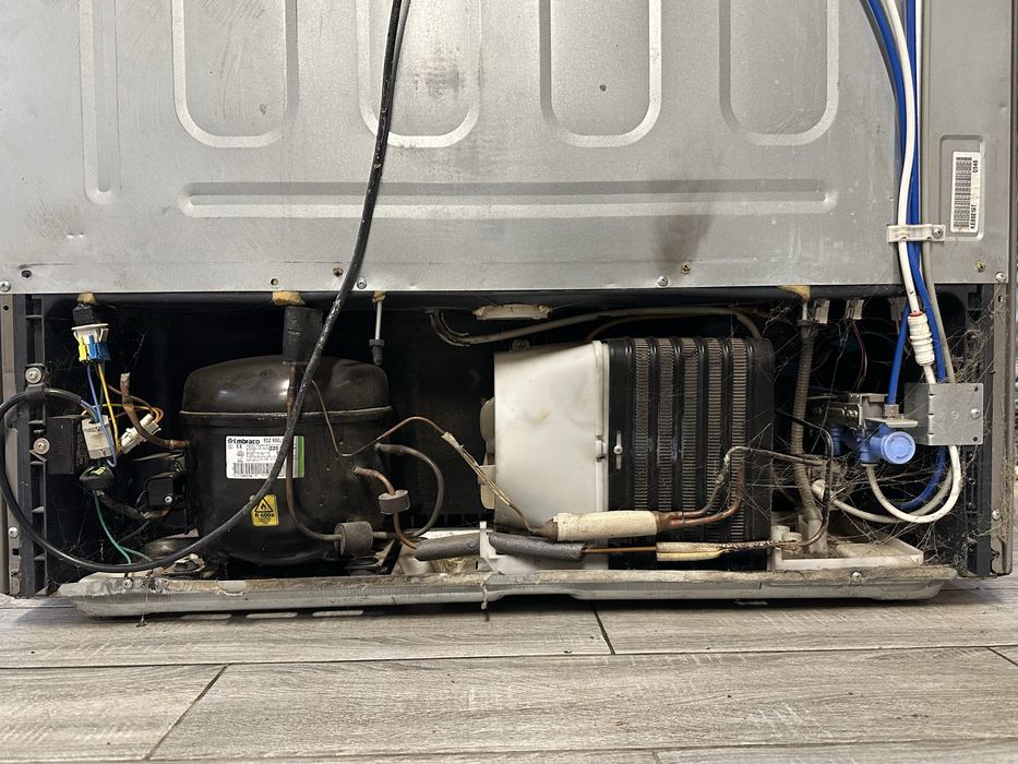 Холодильник Bosch KAN58A40/08 — на ремонт або запчастини