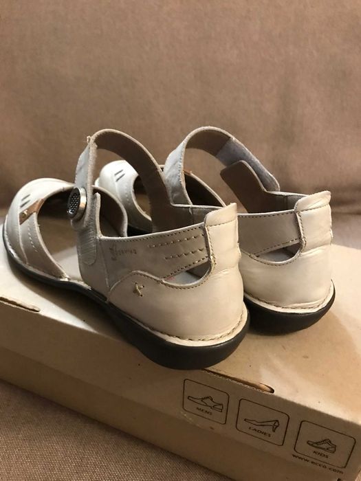 Босоножки женские Dorking 37р. стелька 235мм.