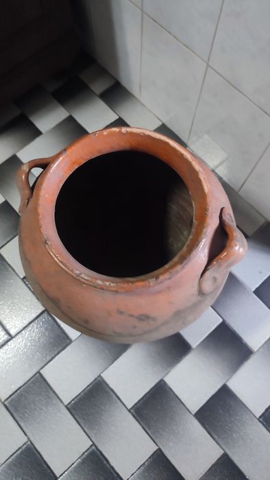 Bilha de barro antiga