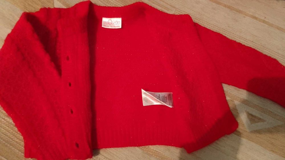 Sweterek rozmiar 86 z błyszczącą nitką