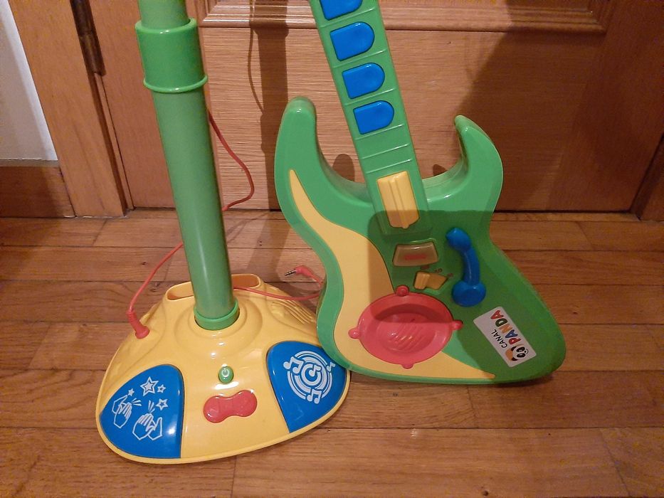Conjunto Guitarra e Micro do Panda como novos