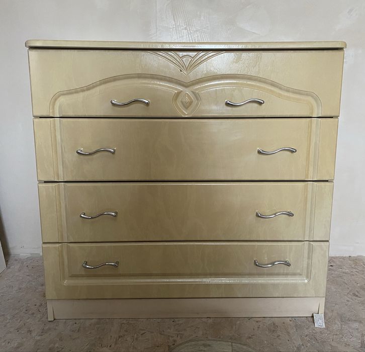 Камод і тумбочка прилішкова