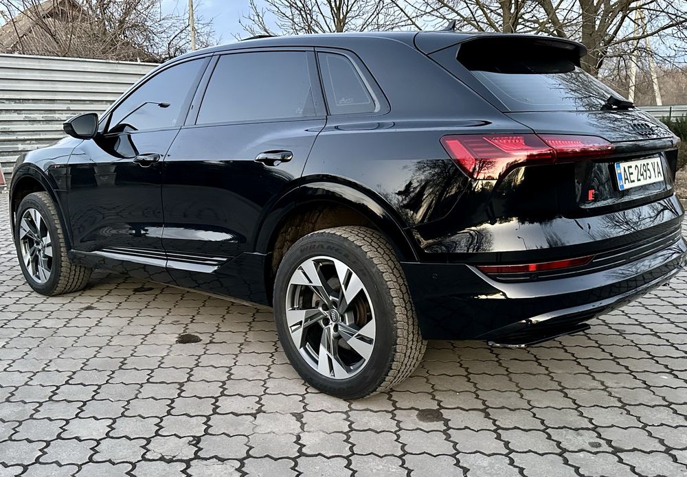Audi E-tron 95kBt S-line 408л.с Quattro Европа Некрашена  Обмен