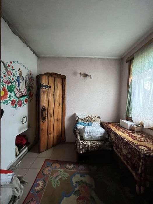 Продаж двоповерхового будинку з банею та ставком