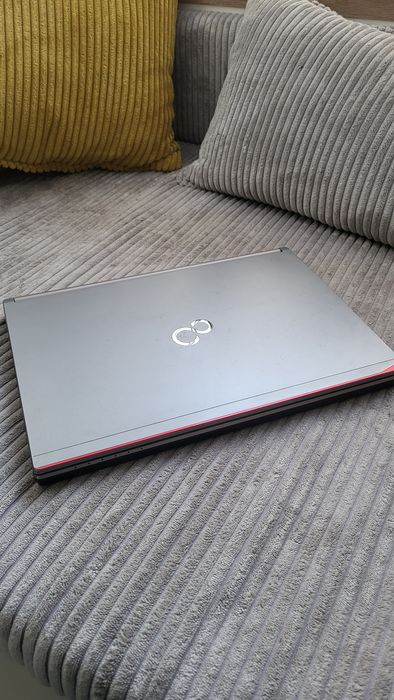 Laptop Fujitsu Lifebook i3