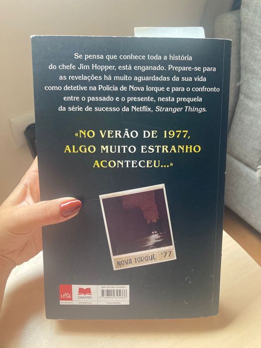 Livro "Nova Iorque sob trevas" da série da Netflix Stranger Things
