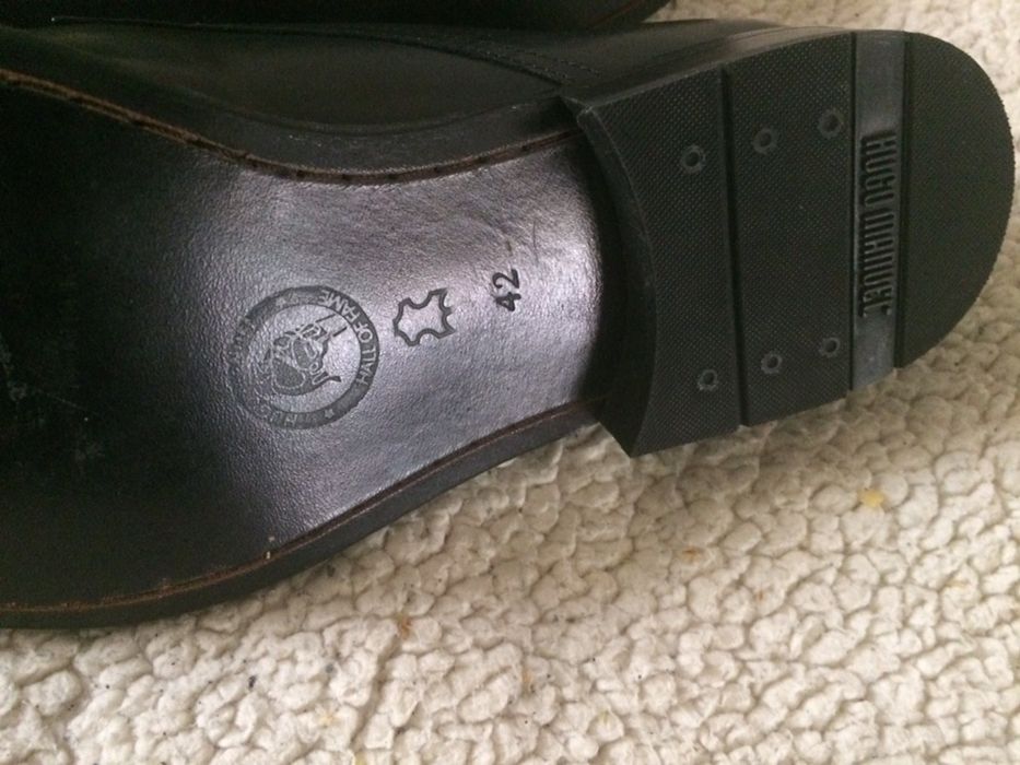 Sapatos em pele cosidos a mão