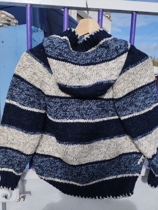 Casaco de criança. Lã. Artesanato.