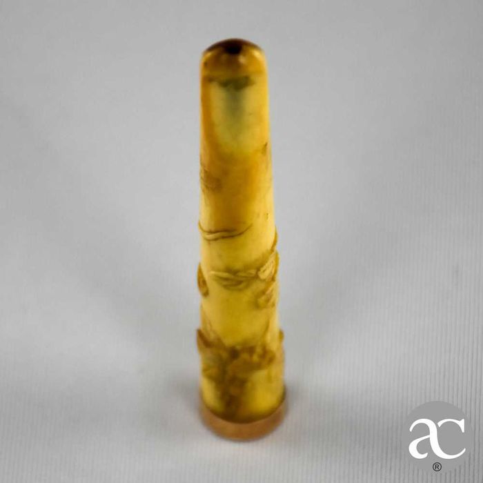 Antiga Boquilha em matéria nobre em relevo e ouro